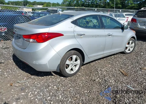 2013 Hyundai Elantra Gls z USA, uszkodzony, nr VIN KMHDH4AE2DU884495